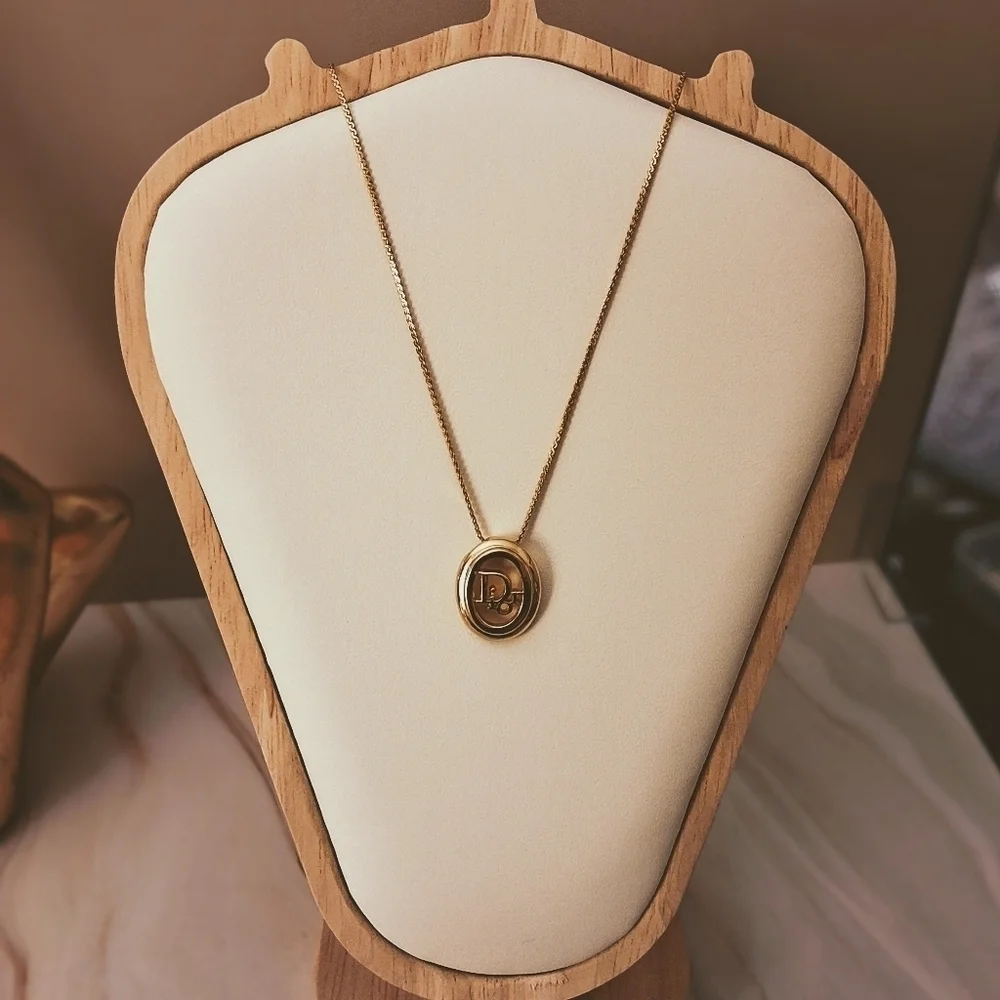 💥 Dior Vintage Gold-Tone Pendant Necklace – Timeless Luxury - Pristine - Picture 5 of 10